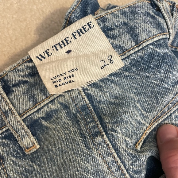 NWT We the Free Lucky You Mid Rise Barrel Denim Jeans - Picture 4 of 4